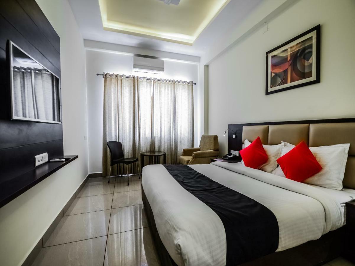 Capital O 35703 Hotel Sarovar Grand Udajpur Zewnętrze zdjęcie